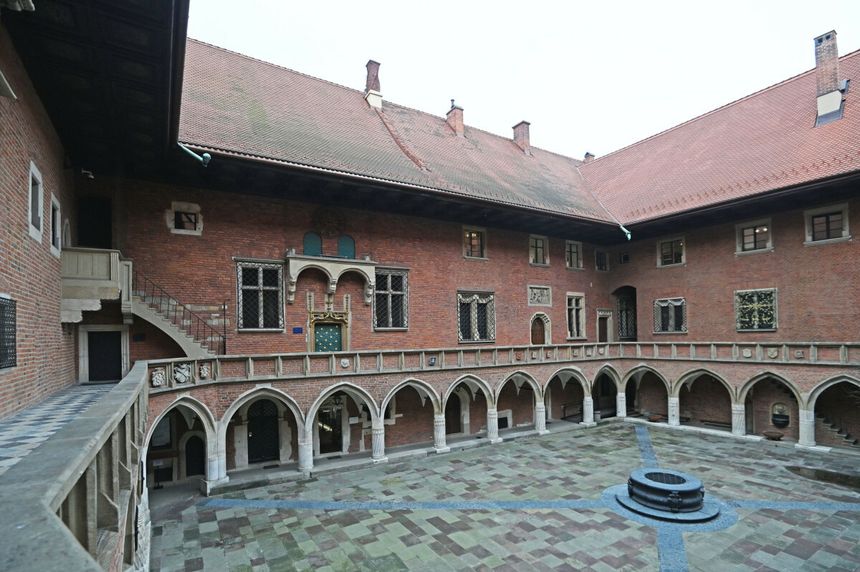 UJ