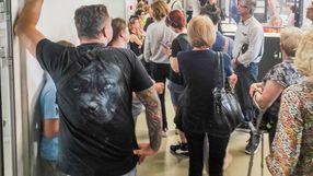 kolejka w urzędzie paszportowym 