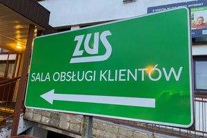 tablica informacyjna dla interesantów ZUS