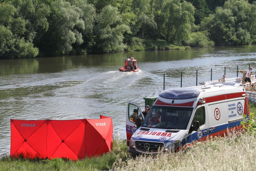 Ambulans nad rzeką