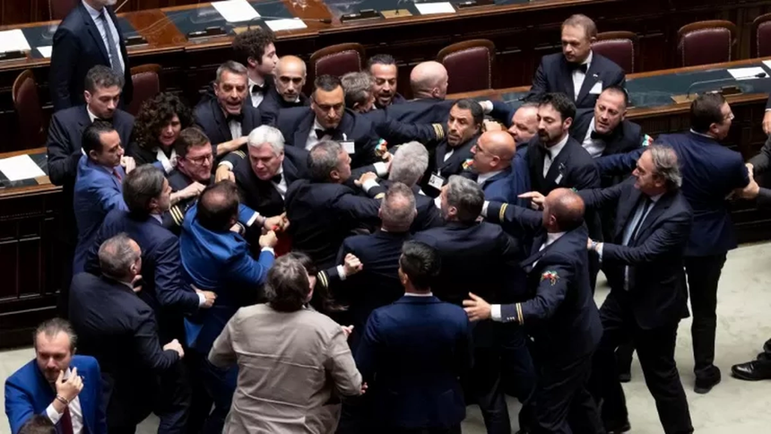 Bójka we włoskim parlamencie