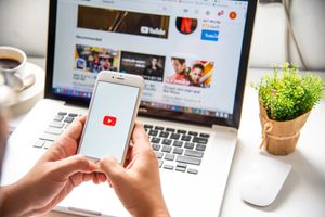 Ile zarabiają youtuberzy?
