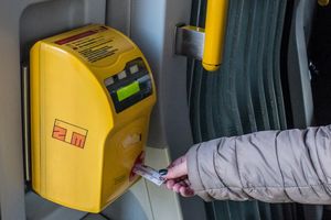 kasownik w autobusie