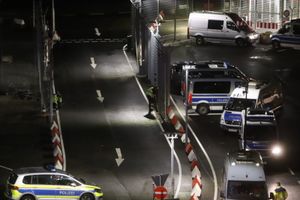 Policja na lotnisku w Hamburgu