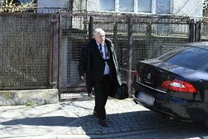 Jarosław Kaczyński przed swoim domem