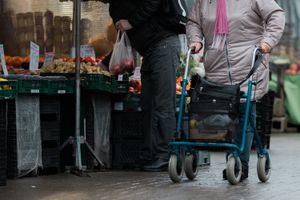 seniorzy na targu