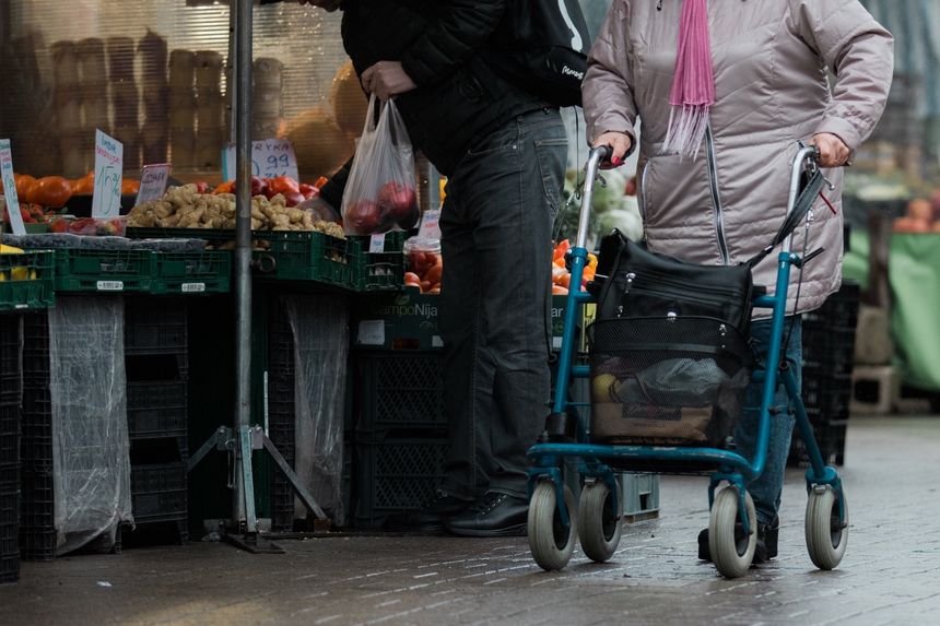 seniorzy na targu