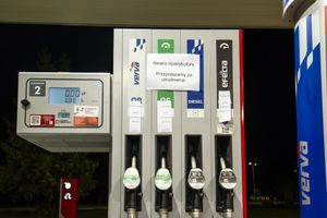 „Systemowy brak paliwa?”. Jest oświadczenia rzecznika rządu