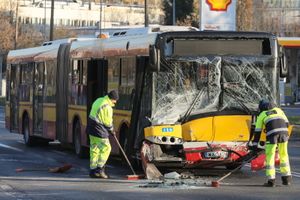 Warszawa wypadek autobusu i bmw