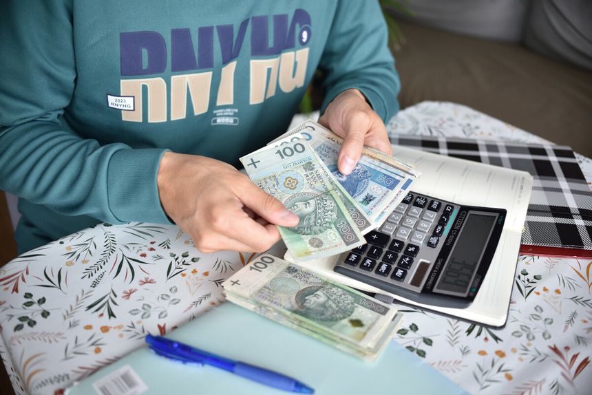 Nawet dwa razy wyższy zasiłek. Obecne świadczenie to kropla w morzu potrzeb