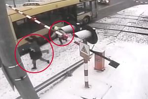 Przejazd kolejowy w Woli Rzędzińskiej