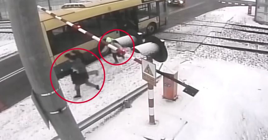 Przejazd kolejowy w Woli Rzędzińskiej