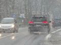 Silny wiatr, deszcz ze śniegiem
