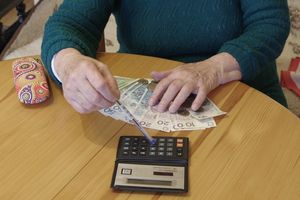 GUS podał dane o emeryturach. Za taką kwotę musi przeżyć statystyczny senior