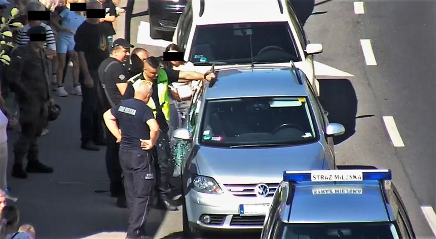 dziecko zatrzaśnięte w aucie, akcja ratunkowa