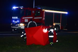 Strażacy na miejscu śmiertelnego wypadku