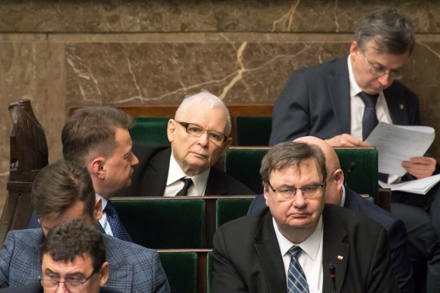 „Posłowie nie zarabiają za dużo”. Oto stawki dla parlamentarzystów w 2023 roku
