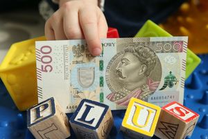 Ważna zmiana w wypłatach dla rodzin. ZUS: pół miliarda złotych oszczędności