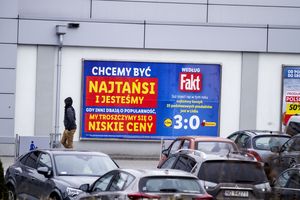 baner o cenach na sklepie Lidla
