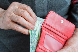 600 zł dodatku do emerytury. Kto może liczyć na pieniądze?