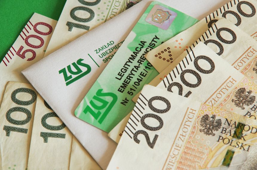ZUS informuje o dodatkowym świadczeniu. „Pieniądze już na kontach”