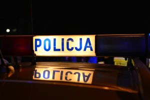 policja wywiozła człowieka do lasu