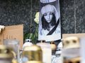 Znicze i kwiaty na miejscu tragedii