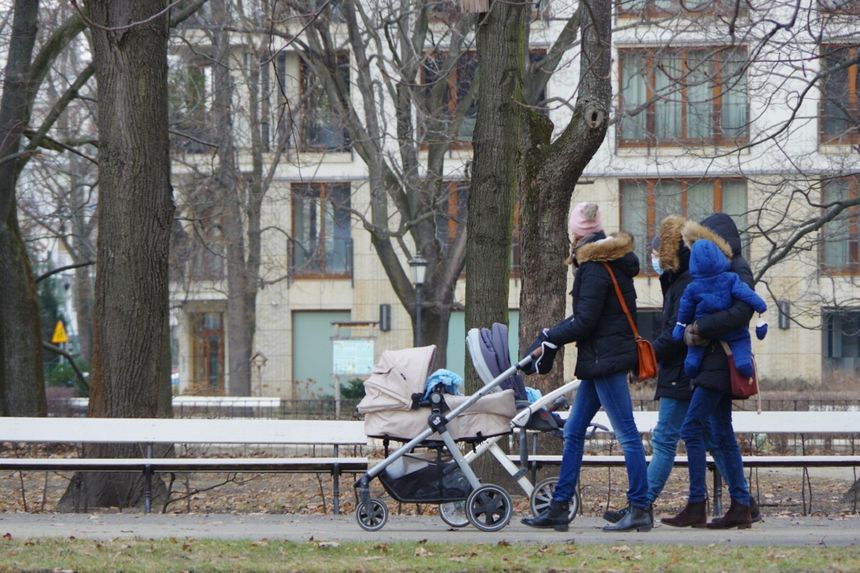 Babciowe: kto otrzyma pieniądze? Jakie warunki trzeba spełnić?
