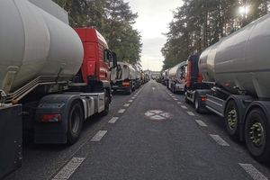 Właściciele stacji benzynowych liczą straty. Obwiniają Orlen. "Dokładamy od miesiąca"