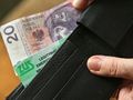pieniądze  legitymacja emerycka w portfelu