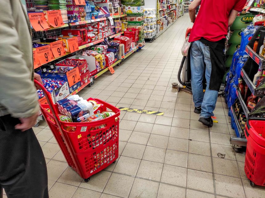 Nawet tysiąc złotych w jeden weekend. Tyle można zarobić dzięki niedzielom handlowym