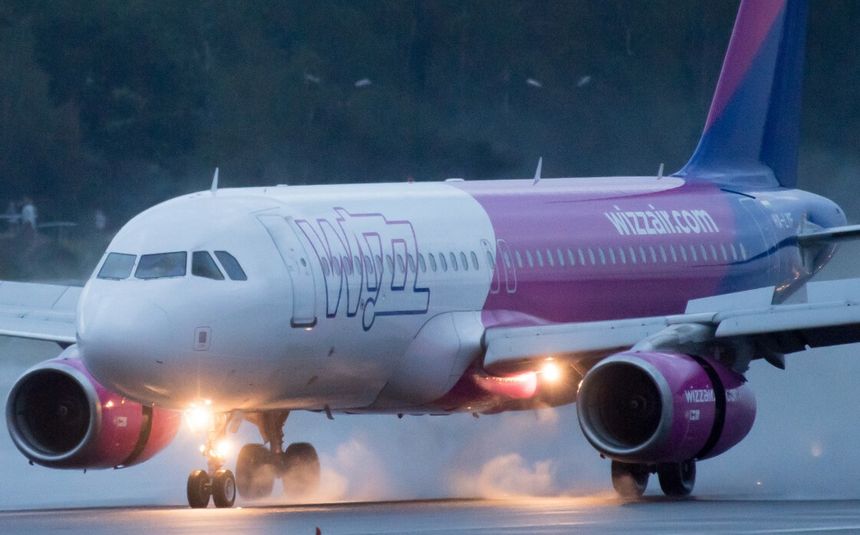 lądowanie samolotu Wizz Air