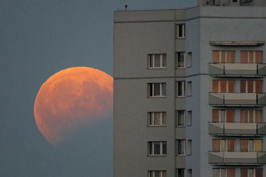 częściowe zaćmienie Księżyca