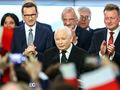 Matesz Morawiecki i Jarosław Kaczyński podczas wieczoru wyborczego PiS