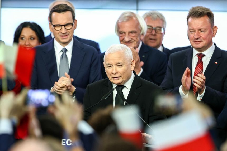 Matesz Morawiecki i Jarosław Kaczyński podczas wieczoru wyborczego PiS