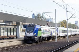 pociągi zatrzymają się na godzinę