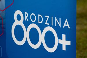 Spór o 800 plus. Burza po ogłoszeniu „konkretu” Platformy Obywatelskiej
