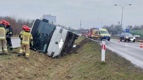 wypadek autobusu na obwodnicy Jabłonny