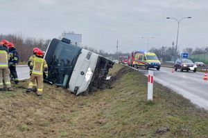 wypadek autobusu na obwodnicy Jabłonny