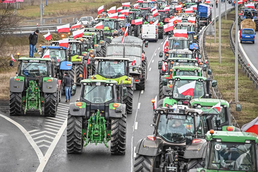 Protest rolnikow na drodze ekspresowej S3 