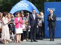 PiS "straszy" likwidacją 800 plus. Sprawdziliśmy, kto ma takie zamiary