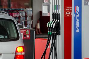 PKN Orlen obniżył ceny hurtowe benzyny i oleju napędowego