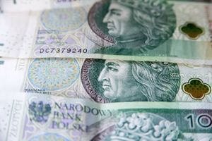 ZUS przelewa po 300 zł. Wciąż można zgłaszać się po pieniądze