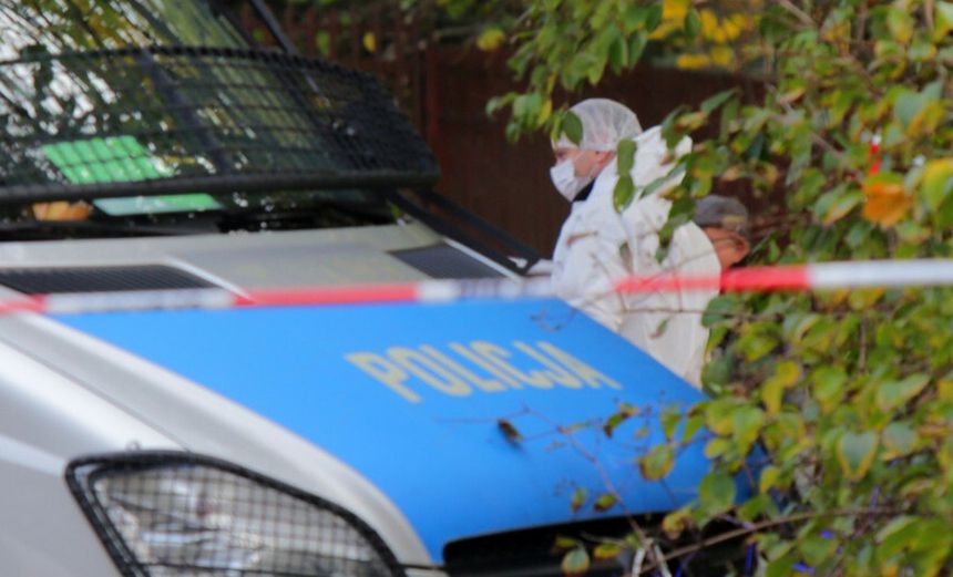 Wschowa. Sekcja zwłok ciał z auta