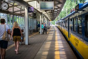 Co dziesiąty pociąg przyjeżdża spóźniony. Cała prawda o polskiej kolei