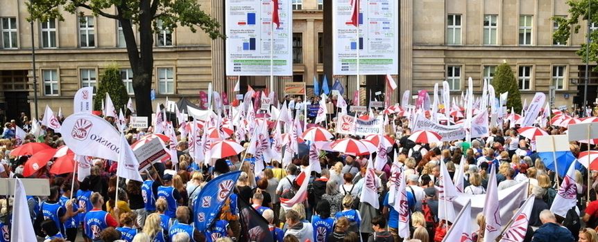 Pikieta nauczycieli przed MEiN