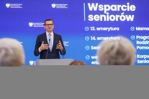 Trzynastki i czternastki kosztują nas krocie. „Trzeba skończyć z takimi prezentami”