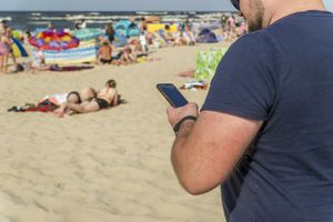 Niepokojące nawyki pracowników. „Ponad połowa z nich popełnia ten błąd”