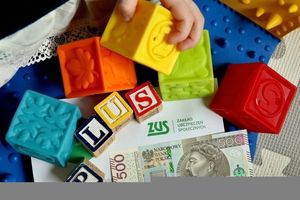 500 zł i napis plus