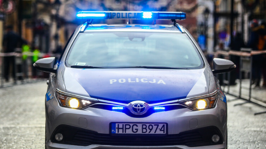 Zostawił pieniądze na dachu